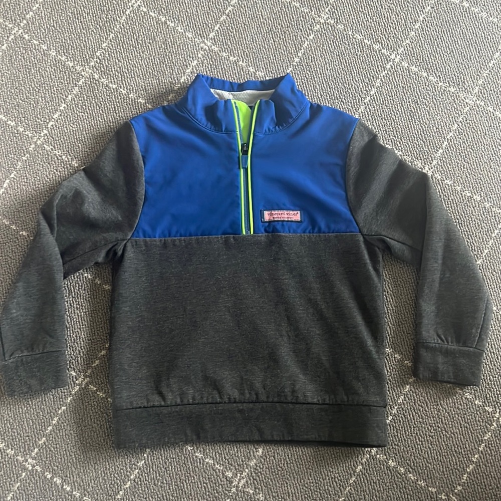 Vineyard Vines Boys Pop Over Size 5. Like New (name written on inside)